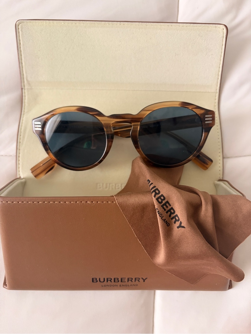Burberry Tortoiseshell Round Sunglasses - Brown